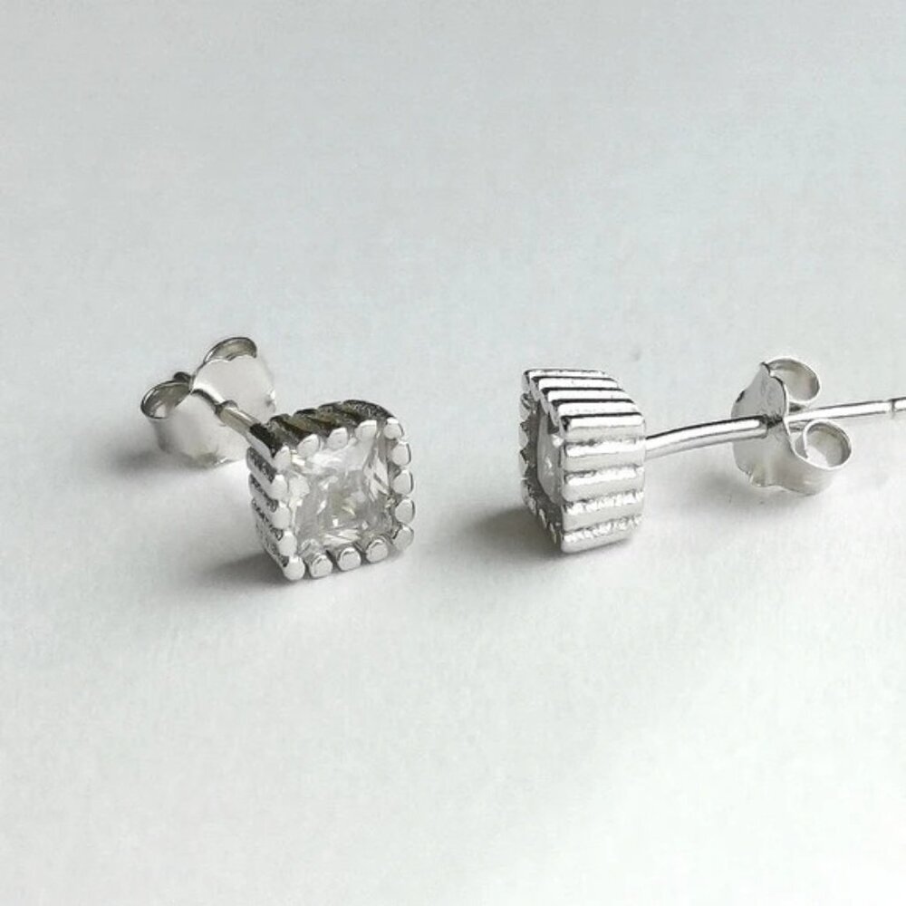 Sterling Silver square CZ stud earrings 🆕 - Picture 2 of 5